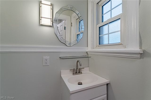 16724 Scottsdale Boulevard, Shaker Heights, OH 44120