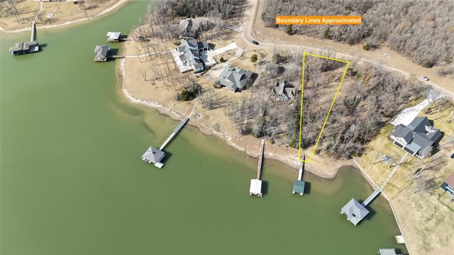 586 Clubhouse Drive, Corsicana, TX 75109