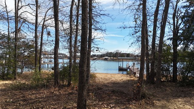 586 Clubhouse Drive, Corsicana, TX 75109