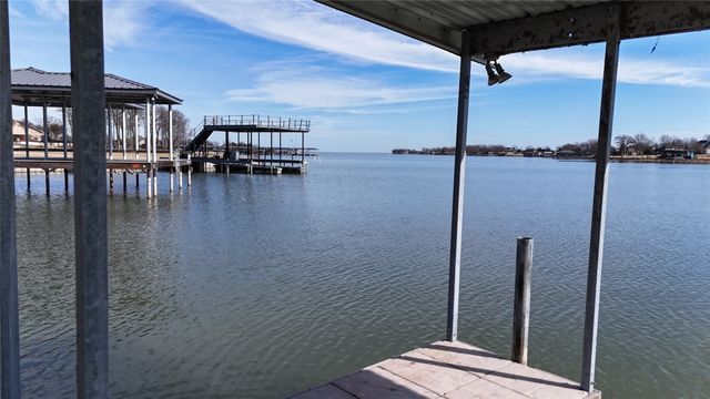 586 Clubhouse Drive, Corsicana, TX 75109