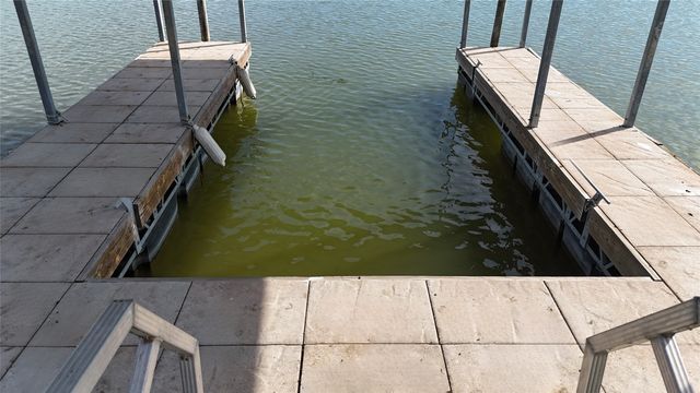 586 Clubhouse Drive, Corsicana, TX 75109