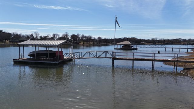 586 Clubhouse Drive, Corsicana, TX 75109