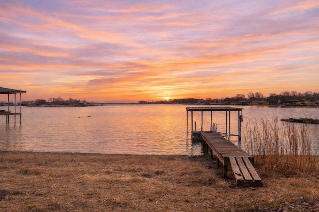 586 Clubhouse Drive, Corsicana, TX 75109