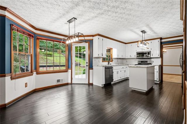 10870 Shallowford Road, Roswell, GA 30075