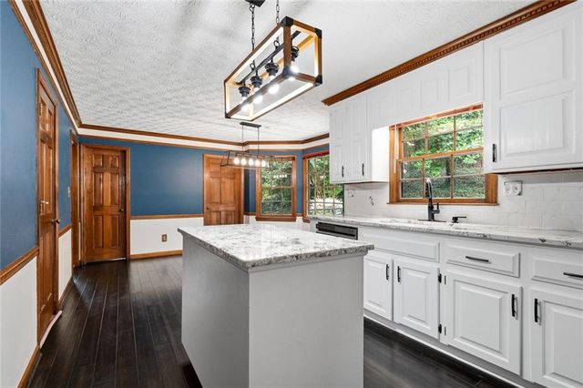 10870 Shallowford Road, Roswell, GA 30075