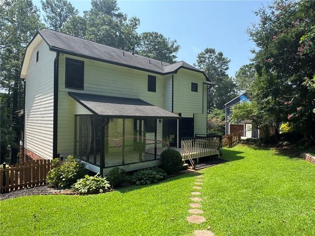 10870 Shallowford Road, Roswell, GA 30075