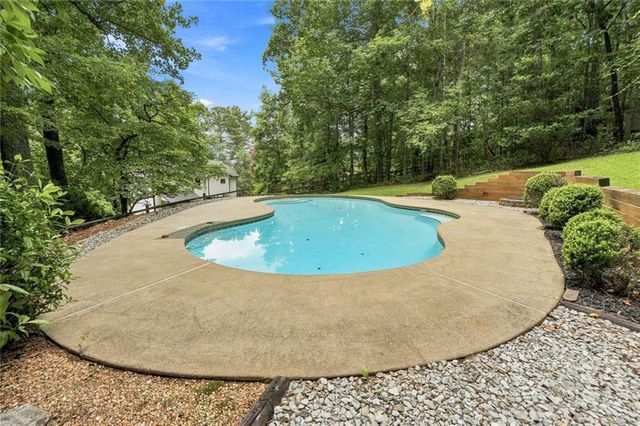 10870 Shallowford Road, Roswell, GA 30075