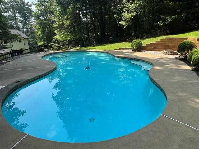 10870 Shallowford Road, Roswell, GA 30075