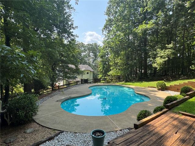 10870 Shallowford Road, Roswell, GA 30075