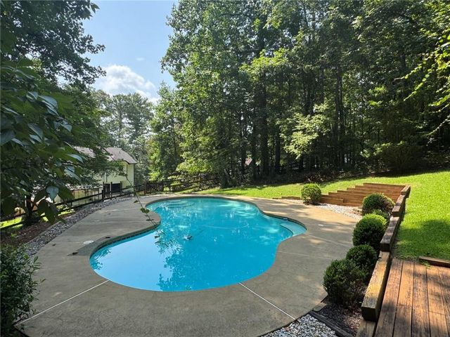 10870 Shallowford Road, Roswell, GA 30075