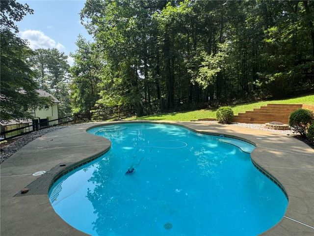 10870 Shallowford Road, Roswell, GA 30075