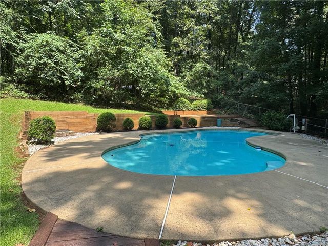 10870 Shallowford Road, Roswell, GA 30075
