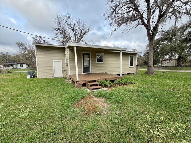 234 Jasmine Street, Lake Jackson, TX 77566