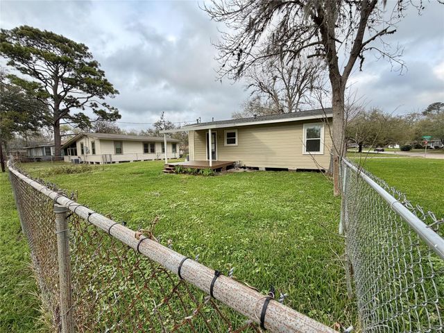 234 Jasmine Street, Lake Jackson, TX 77566
