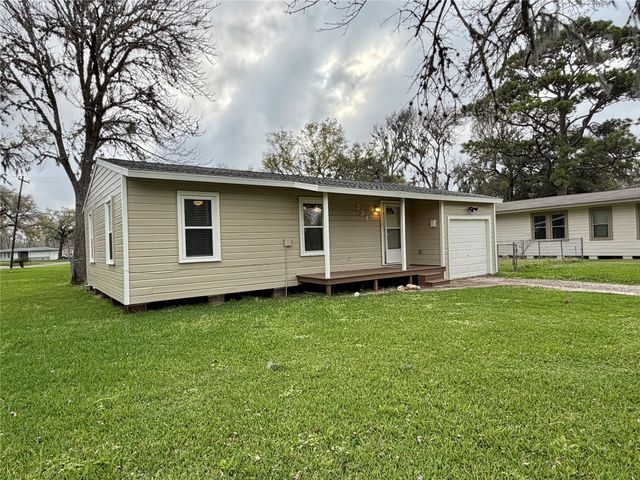 234 Jasmine Street, Lake Jackson, TX 77566