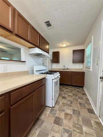 234 Jasmine Street, Lake Jackson, TX 77566
