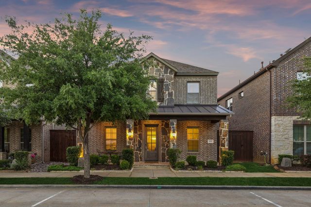 2232 Royal Crescent Drive N, Flower Mound, TX 75028