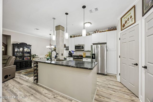 7800 POINT MEADOWS Drive 413, Jacksonville, FL 32256