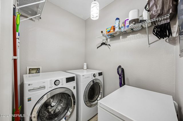 7800 POINT MEADOWS Drive 413, Jacksonville, FL 32256