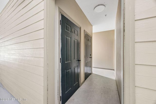 7800 POINT MEADOWS Drive 413, Jacksonville, FL 32256