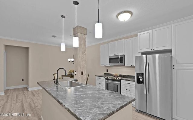 7800 POINT MEADOWS Drive 413, Jacksonville, FL 32256
