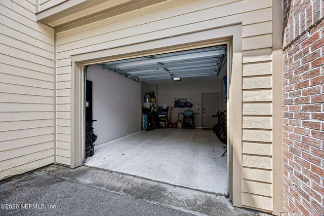7800 POINT MEADOWS Drive 413, Jacksonville, FL 32256