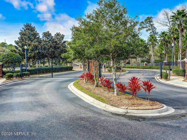 7800 POINT MEADOWS Drive 413, Jacksonville, FL 32256