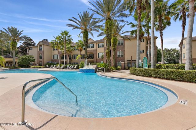 7800 POINT MEADOWS Drive 413, Jacksonville, FL 32256
