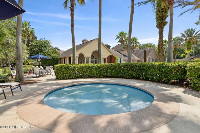 7800 POINT MEADOWS Drive 413, Jacksonville, FL 32256