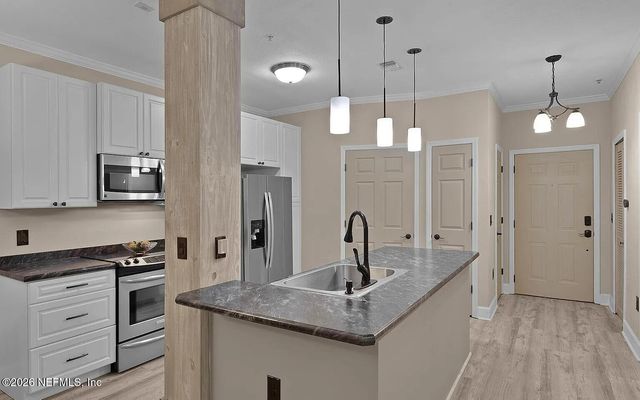 7800 POINT MEADOWS Drive 413, Jacksonville, FL 32256