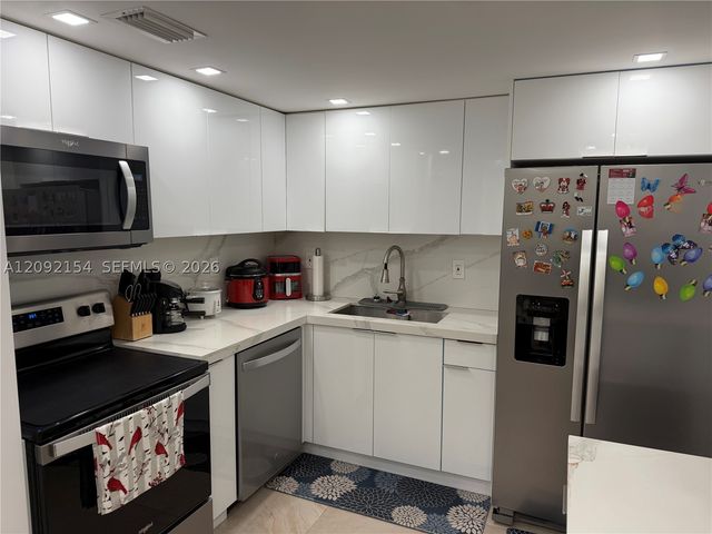 5555 Collins Ave 14G, Miami Beach, FL 33140