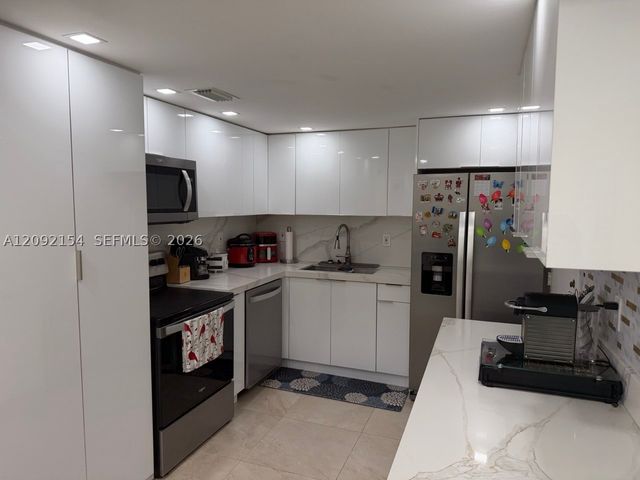 5555 Collins Ave 14G, Miami Beach, FL 33140