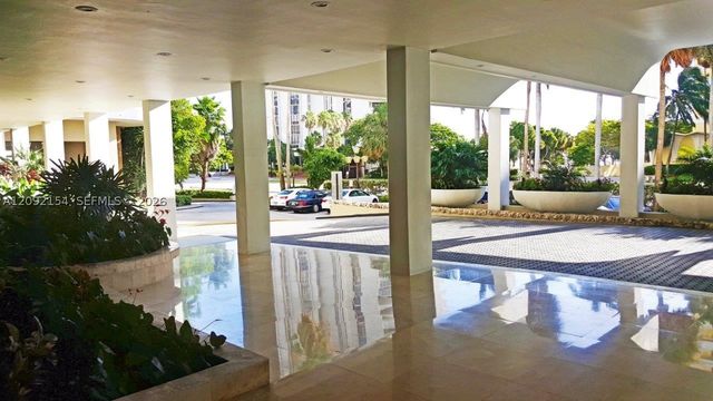 5555 Collins Ave 14G, Miami Beach, FL 33140