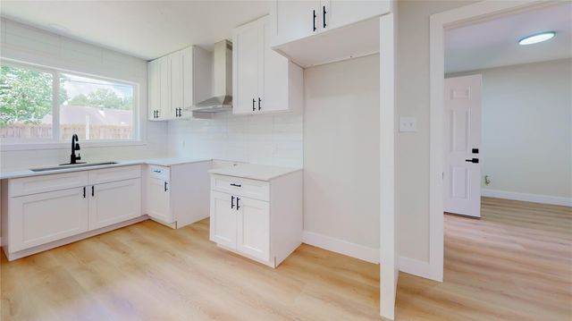 903 Elmwood Drive, Baytown, TX 77520