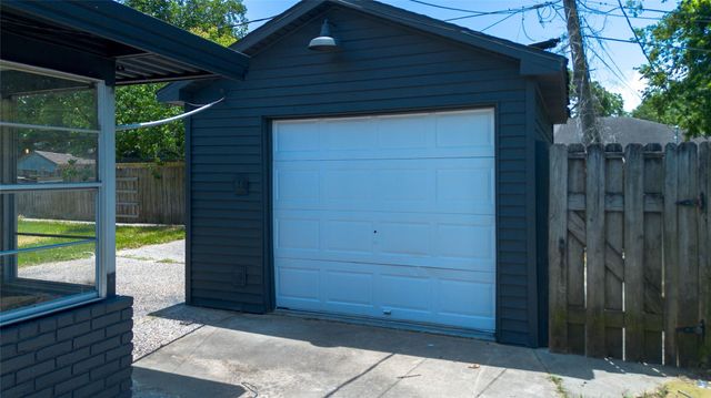 903 Elmwood Drive, Baytown, TX 77520