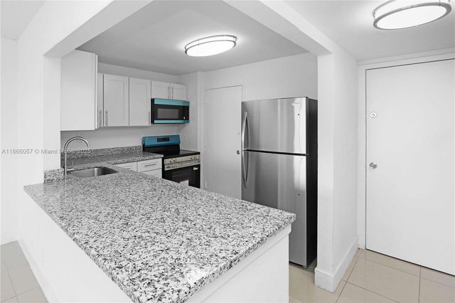 9001 SW 77th Ave C803, Miami, FL 33156