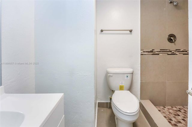 9001 SW 77th Ave C803, Miami, FL 33156