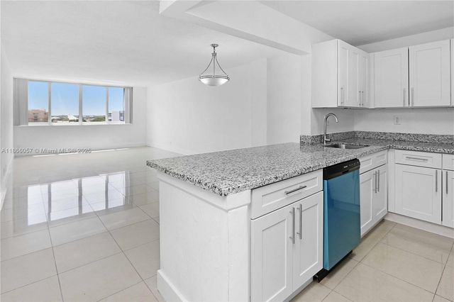 9001 SW 77th Ave C803, Miami, FL 33156