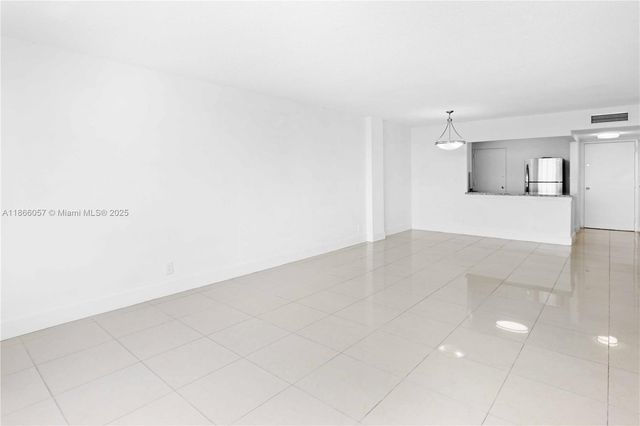 9001 SW 77th Ave C803, Miami, FL 33156