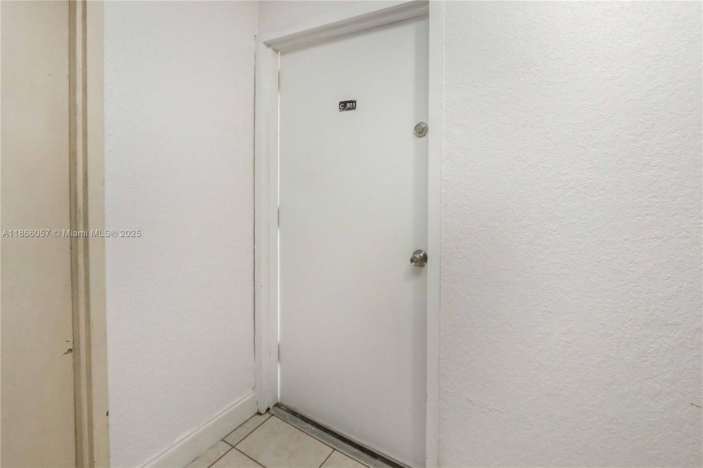 9001 SW 77th Ave C803, Miami, FL 33156