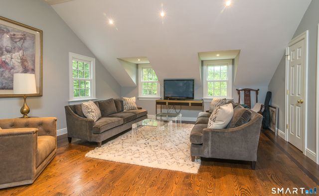 36 Kingswood Place, Ridgefield, CT 06877