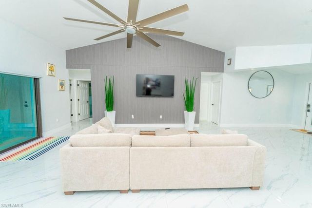 3613 39TH ST SW, Lehigh Acres, FL 33976