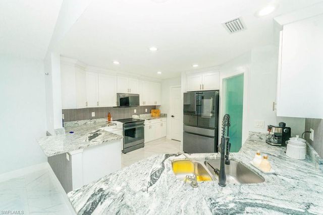 3613 39TH ST SW, Lehigh Acres, FL 33976