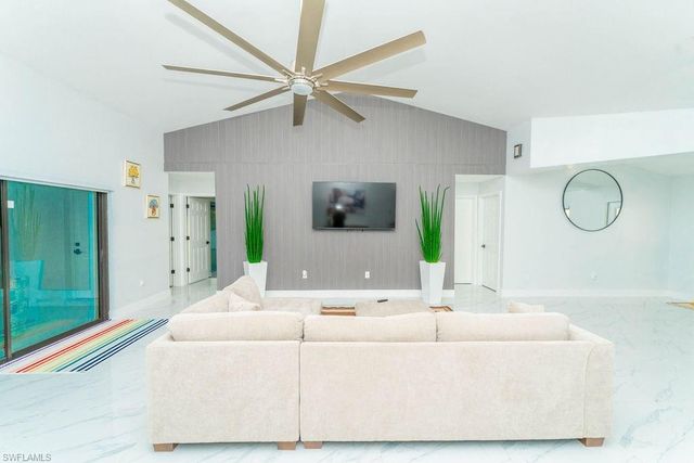 3613 39TH ST SW, Lehigh Acres, FL 33976