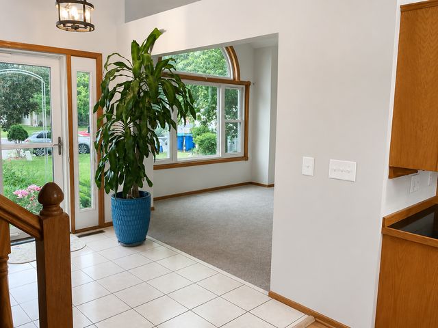7362 51st Street N, Oakdale, MN 55128