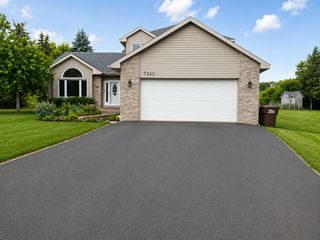 7362 51st Street N, Oakdale, MN 55128