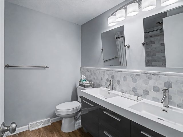 28365 Bassett Road, Westlake, OH 44145