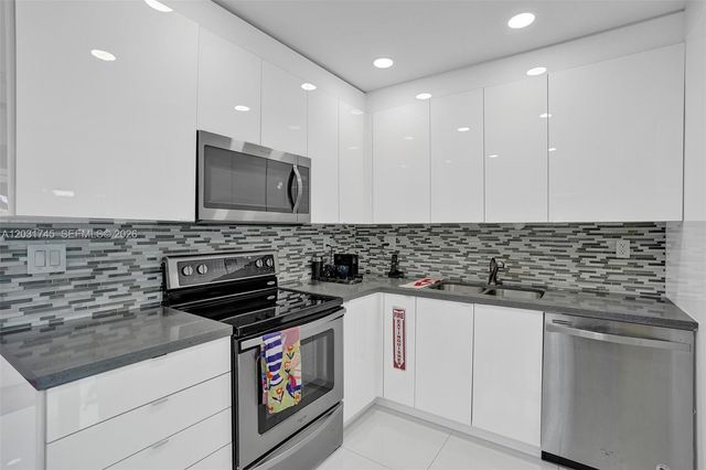 1605 NW 7th Ter, Fort Lauderdale, FL 33311