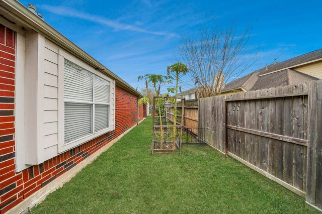 1103 Lake Shore Drive, Pearland, TX 77581