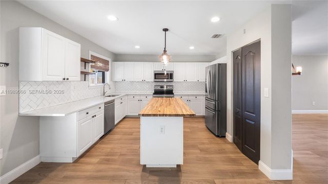 8933 SW 212th Ln, Cutler Bay, FL 33189